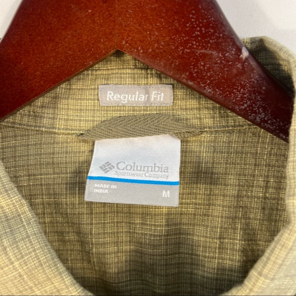 Columbia Shirt Short Sleeve Button Down Mens Sz M Medium Tan Collar Regular Fit - Picture 3 of 4
